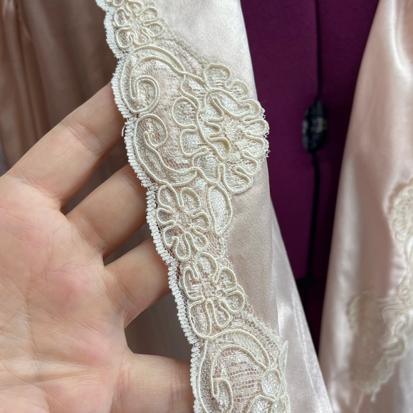 Vintage Alexandra Nicole satin robe light pink with cream lace size large - Picture 4 of 5